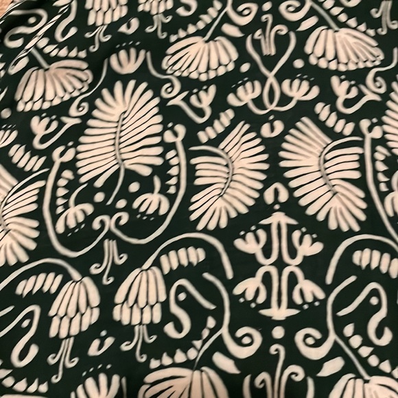 Mid length green pattern dress - Picture 6 of 6